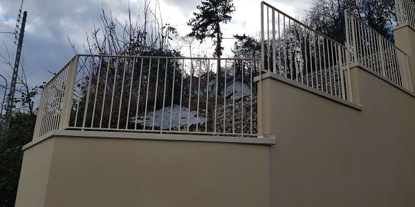 Une clôture métallique extérieure assurée par les métalliers Paris